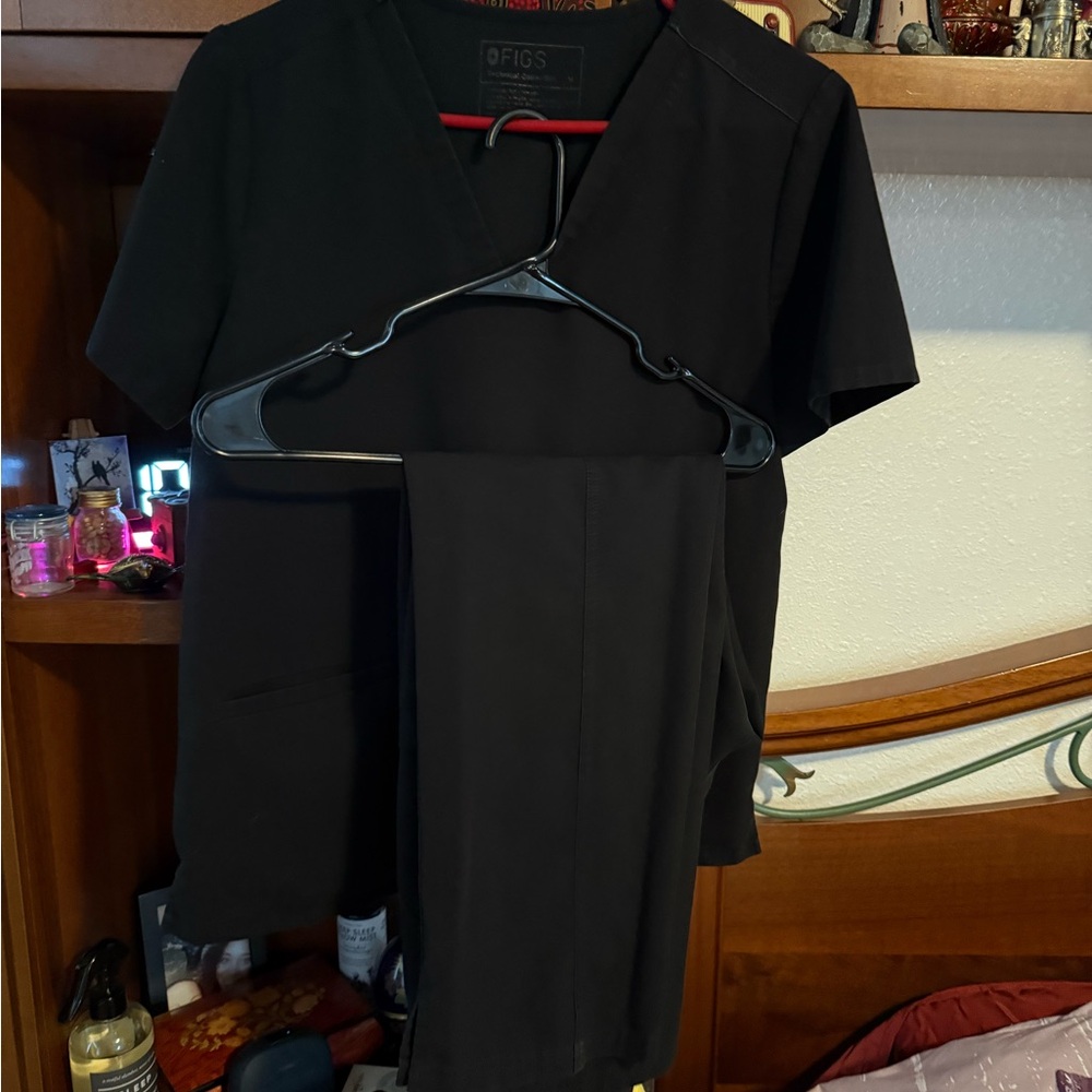 Figs Black Scrub Top and Pants Set